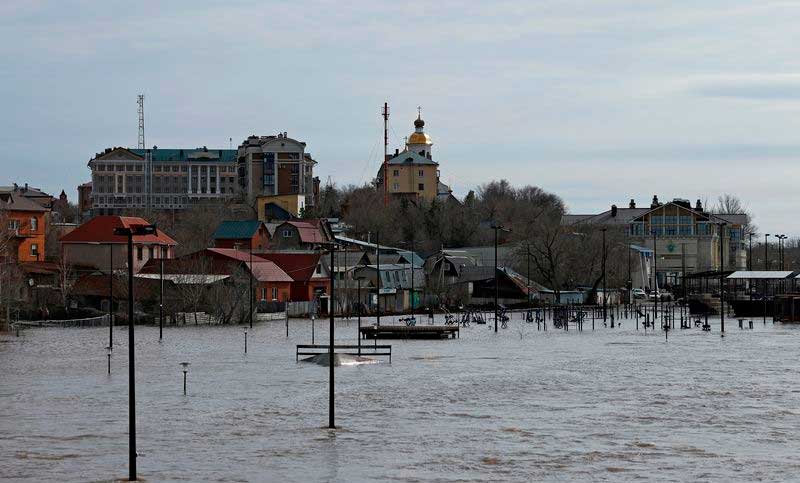 A causa de las inundaciones, piden la evacuación masiva de una ciudad en Rusia