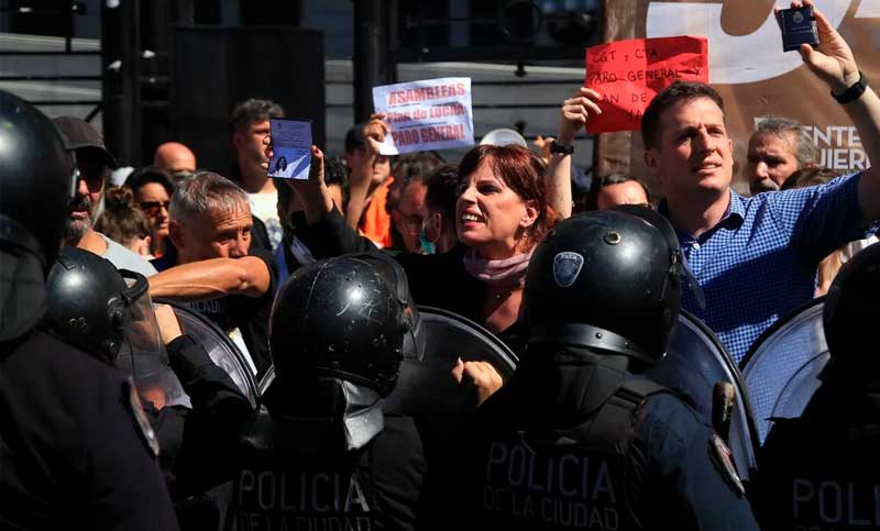 La marcha docente en Buenos Aires terminó con represión a trabajadores y jubilados