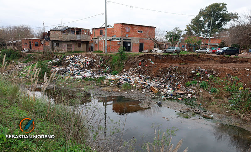 «Situación crítica» del Ludueña: funcionarios deberán explicar a los vecinos qué harán para limpiar el arroyo