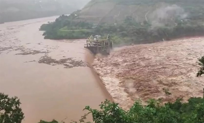 Colapsó una represa en Brasil: inundaciones, desaparecidos y decenas de muertos