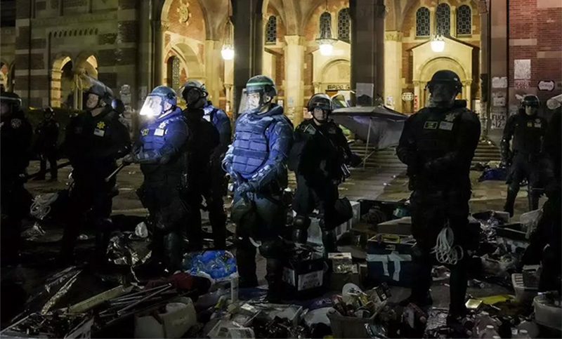 Fuerzas policiales desalojaron activistas propalestinos de universidades de París y California