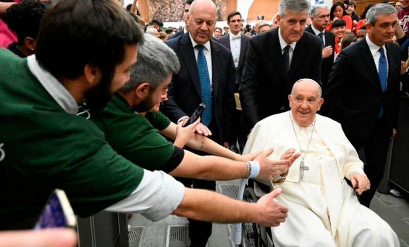 El Papa pide ocuparse de los desfavorecidos para que no abandonen sus estudios