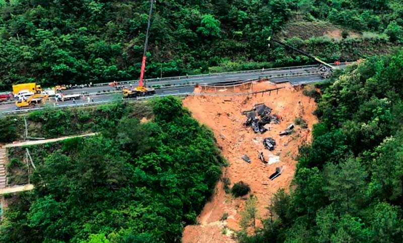 Al menos 48 personas murieron tras el derrumbe de una autopista en Guandong
