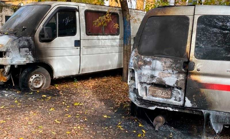 Cinco autos incendiados y otra nota mafiosa en la misma cuadra del jardín de infantes amenazado