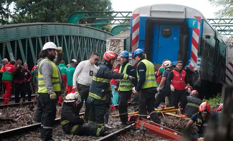 Palermo: un tren chocó con una locomotora y hay decenas de heridos
