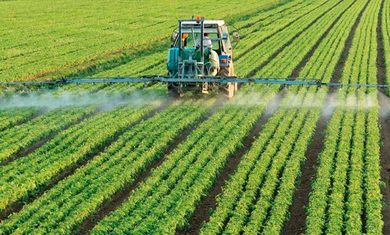 El Gobierno define la baja de aranceles de importación a fertilizantes y herbicidas