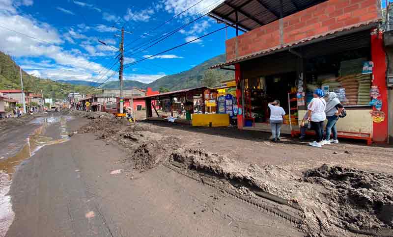 Al menos 6 muertos y 19 heridos por intensas lluvias y deslizamientos de tierra en el centro ecuatoriano