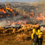 Incendios en Córdoba: 18 santafesinos debieron ser rescatados tras quedar acorralados por las llamas en el cerro Champaquí