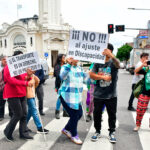 Personas con discapacidad protestaron frente a la terminal para reclamar la gratuidad en los pasajes