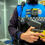 La Policía Federal implementa las pistolas Taser para custodiar las estaciones de trenes y terminales de ómnibus