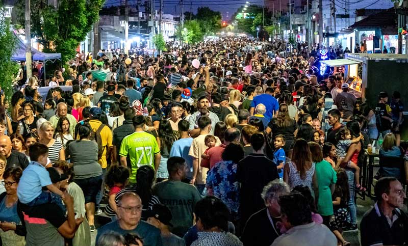 Más de 40 mil vecinos de Empalme Graneros ganaron la calle para festejar la “Noche de mi barrio”