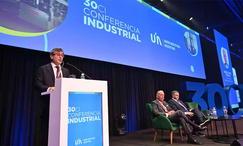 La conferencia industrial de la UIA dejó duros mensajes para Milei, que pegó el faltazo: “Queremos que nos respeten”