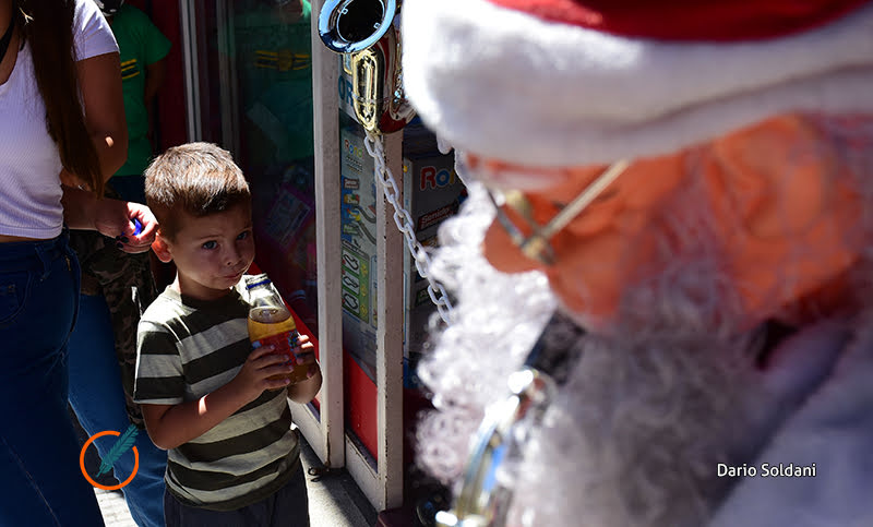 Para remontar las ventas, los comercios de calle San Luis saldrán a la vereda con ofertas navideñas