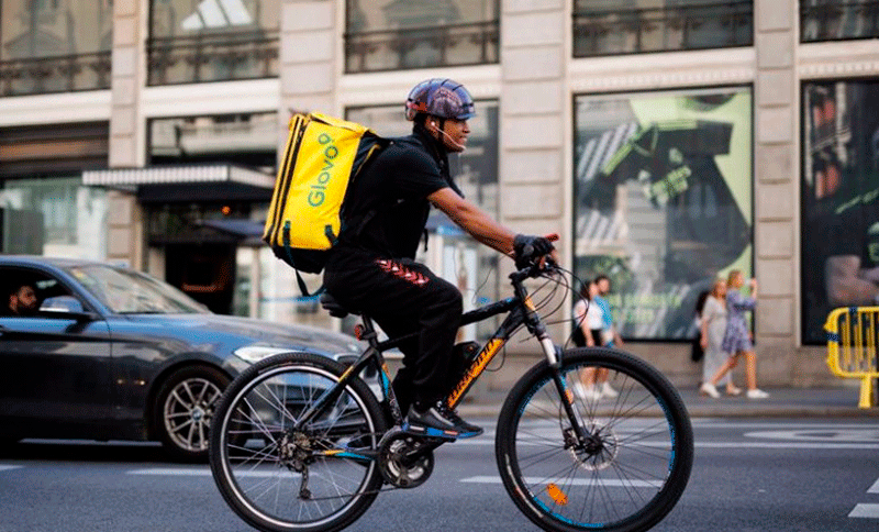 Derecho conquistado: trabajadores de Glovo en España serán registrados y tendrán contratos laborales