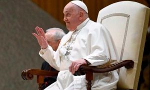 Mejoran las condiciones del Papa Francisco y la insuficiencia renal ha remitido