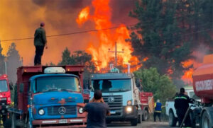 Masivas protestas en la Patagonia por la gestión del Gobierno en el combate del fuego