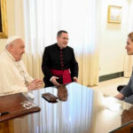 El Papa Francisco recibió a la representante de la Unión Europea, a pesar de su bronquitis