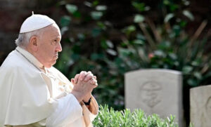 El papa Francisco envió un mensaje desde el policlínico Gemelli: «Recen por mí»