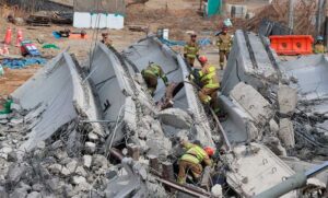 Un derrumbe en una autopista surcoreana dejó cuatro muertos y seis heridos